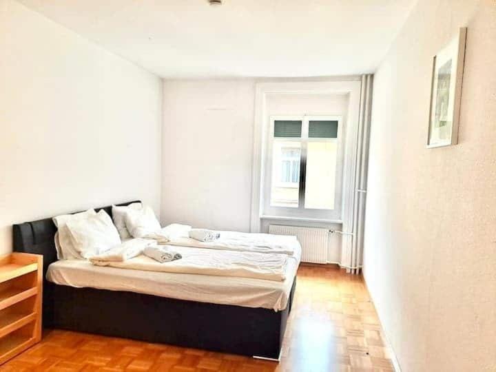 Huge 3 Center Next To Hb Konrad - Self Checkin Zurich